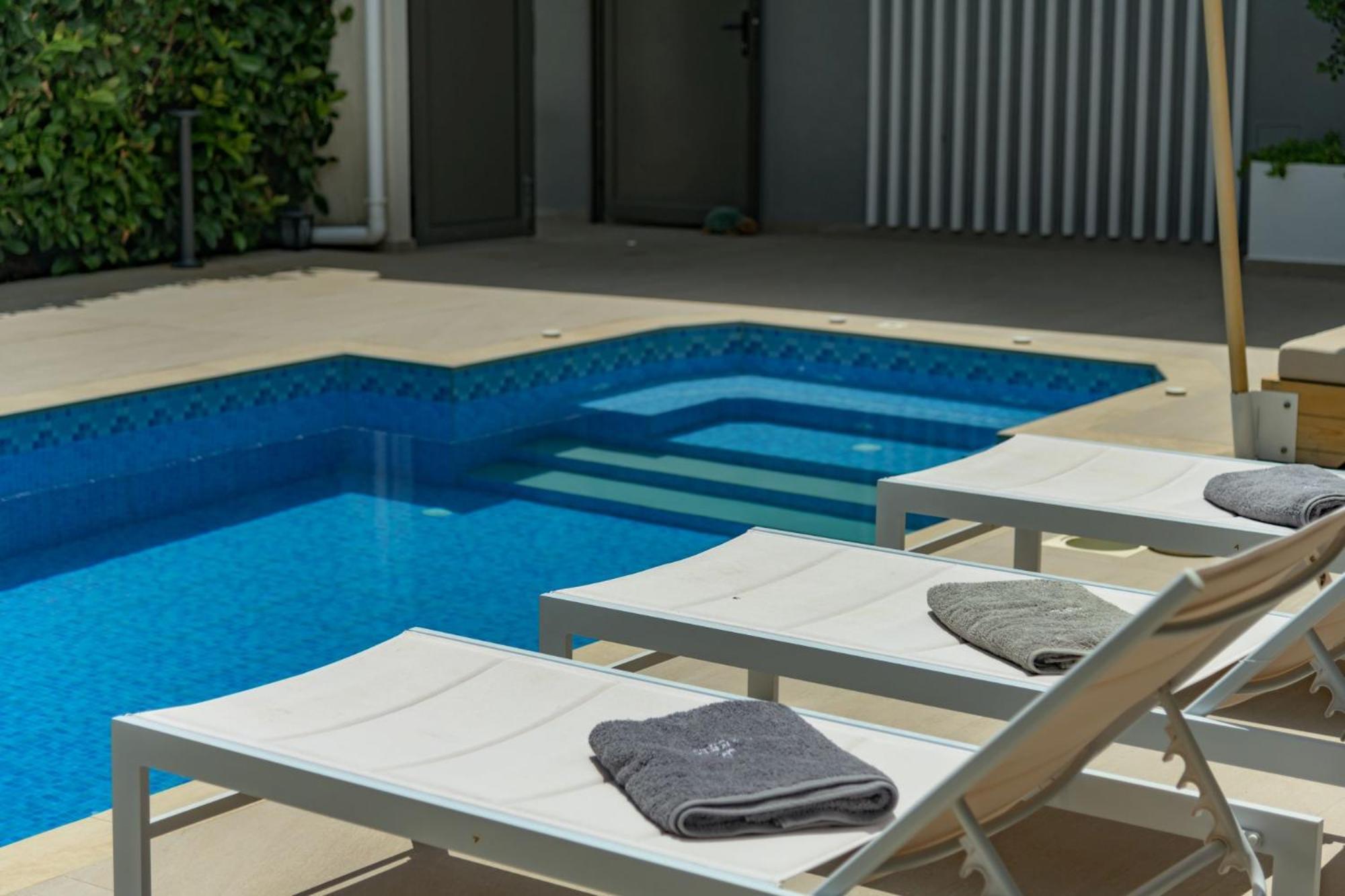 Dareia Suites Plános Exteriör bild